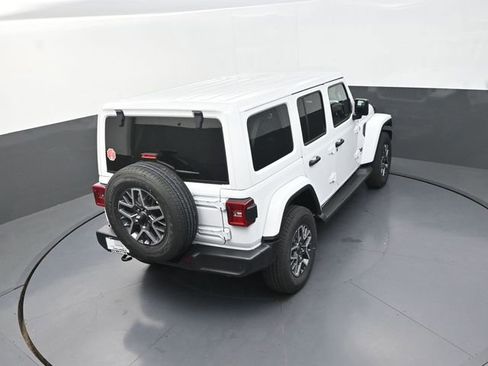 New 2026 Jeep Wrangler Unlimited Sahara AWD/4WD image 17