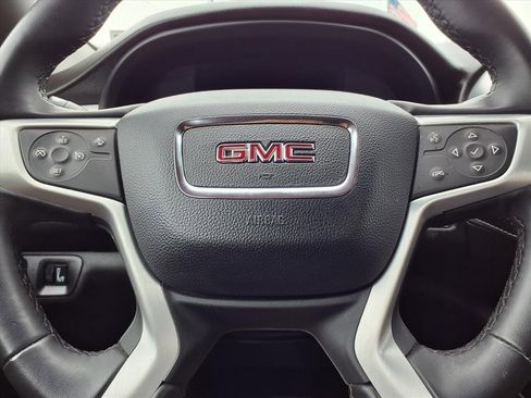 Used 2023 GMC Acadia SLT image 16