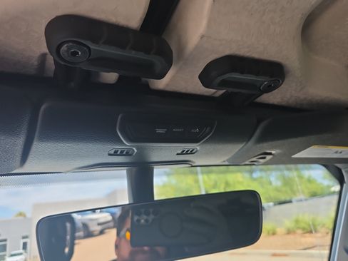 Used 2020 Jeep Wrangler Unlimited Sahara AWD/4WD image 31