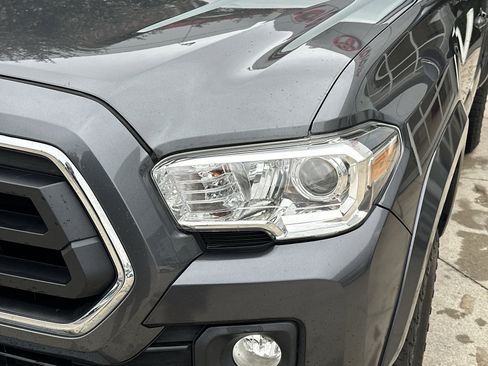 Used 2021 Toyota Tacoma SR5 w/ Technology Package AWD/4WD image 12