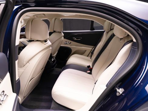 Used 2021 Bentley Flying Spur W12 image 11