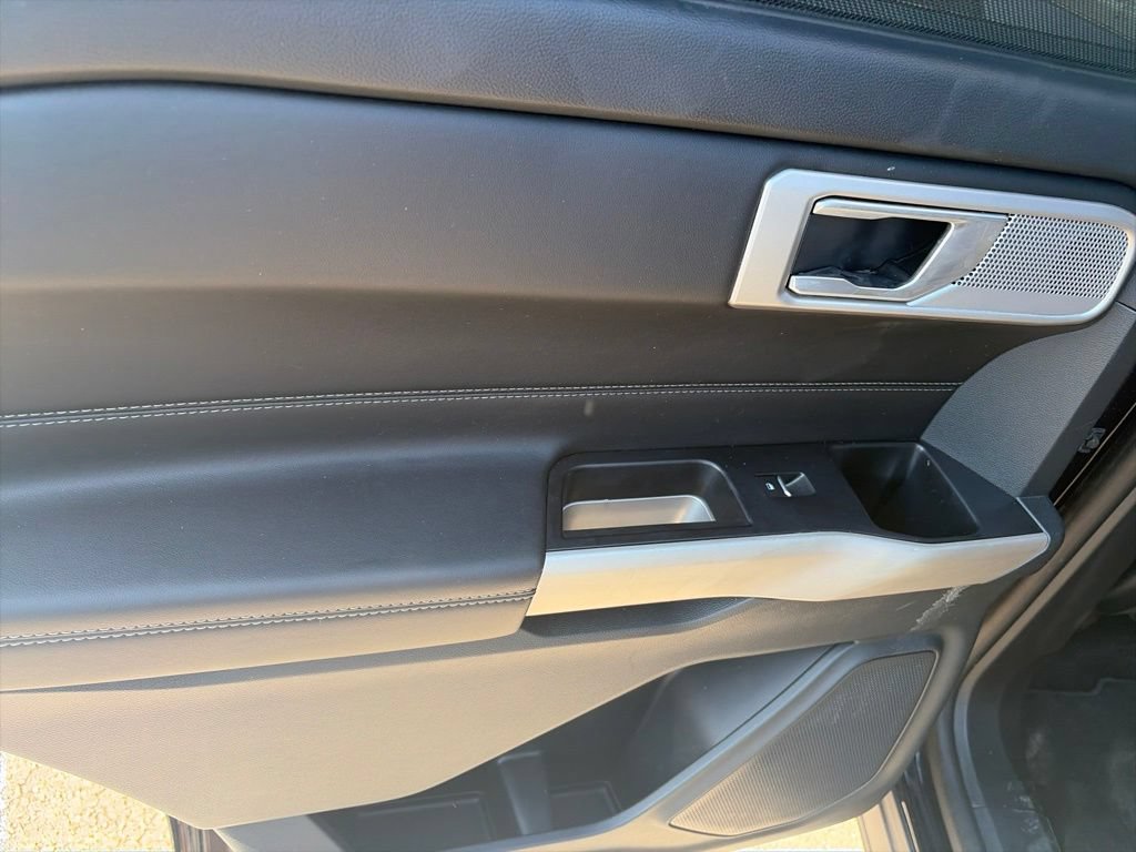 Used 2023 Ford Explorer Limited w/ Equipment Group 301A AWD/4WD image 12