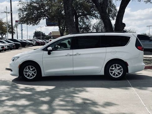 Used 2021 Chrysler Voyager Lxi image 3