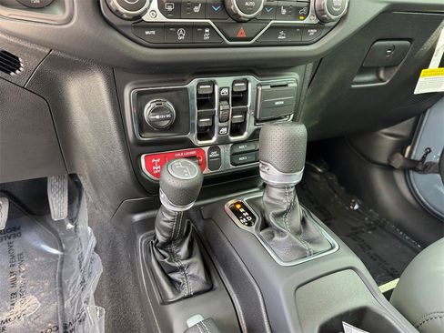 New 2025 Jeep Gladiator Mojave w/ Convenience Group image 22