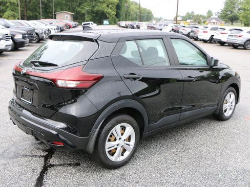 Used 2023 Nissan Kicks S FWD image 8
