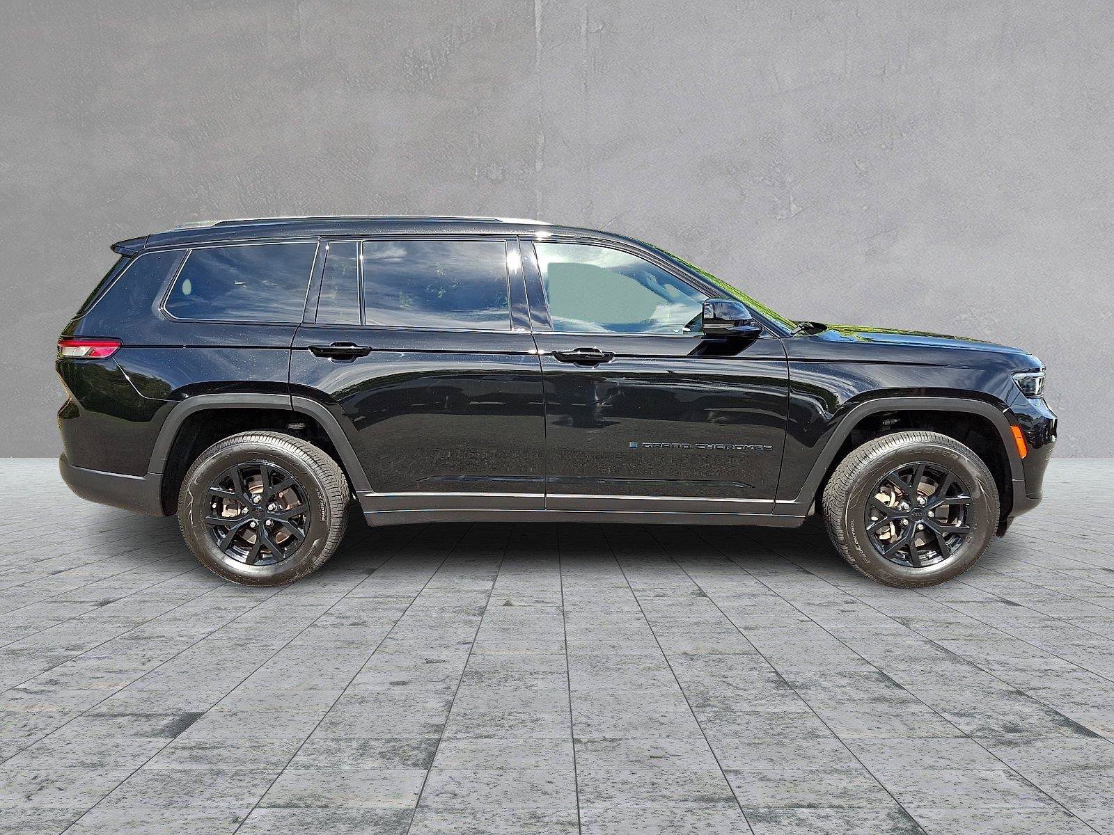 Used 2024 Jeep Grand Cherokee L Altitude AWD/4WD image 7