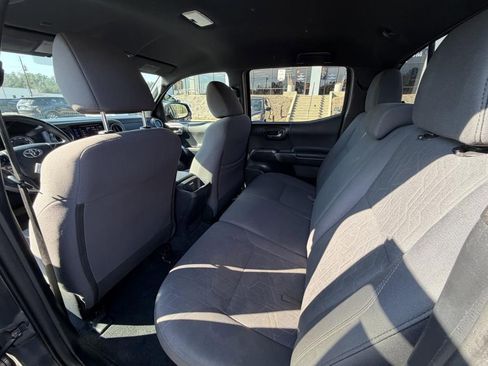 Used 2019 Toyota Tacoma TRD Off-Road w/ Technology Package image 7