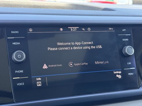 Used 2022 Volkswagen Taos SE w/ Panoramic Sunroof Package FWD image 26