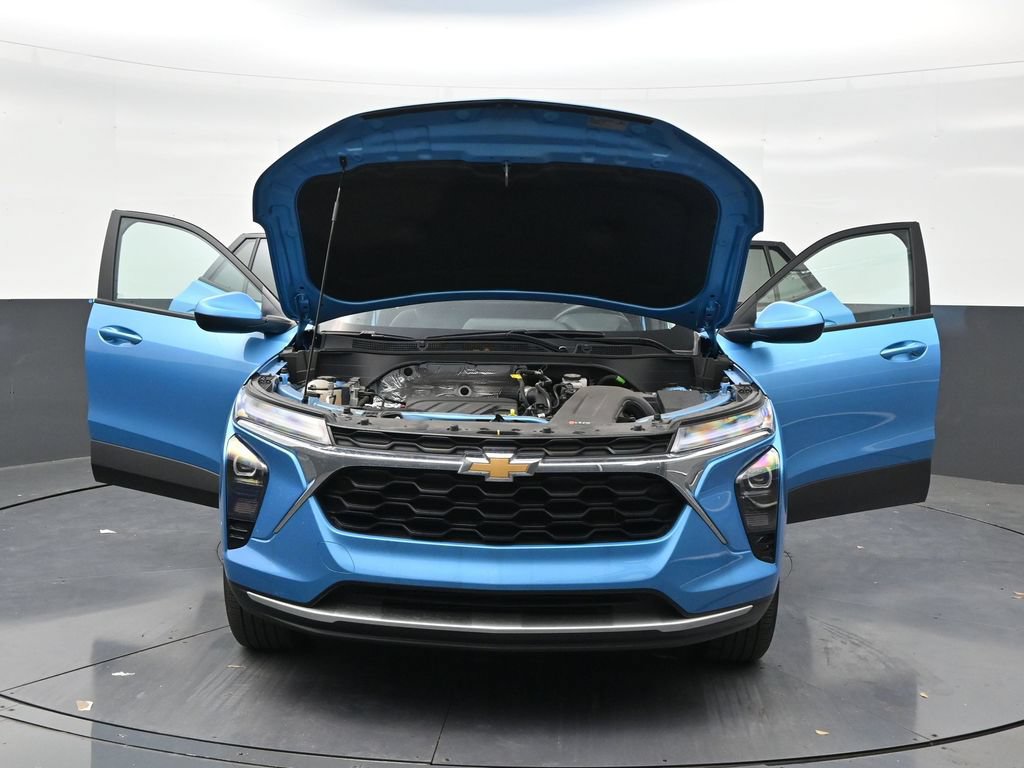Used 2025 Chevrolet Trax LT w/ LT Convenience Package FWD image 32