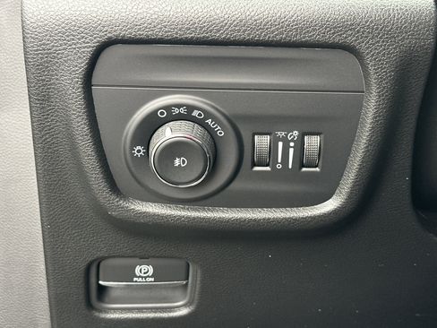 New 2026 Jeep Grand Cherokee L Limited w/ Limited Altitude Package AWD/4WD image 11