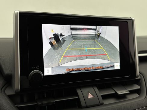 Used 2025 Toyota RAV4 XLE w/ Convenience Package image 22