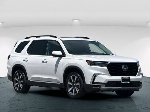 Used 2025 Honda Pilot Elite image 9