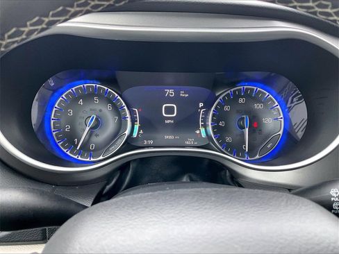 Used 2024 Chrysler Pacifica Touring-L image 24