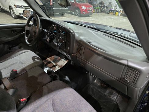 Used 2004 Chevrolet Silverado 1500 W/T image 37