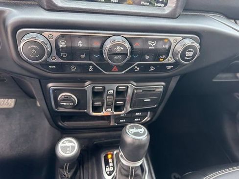 Used 2020 Jeep Wrangler Unlimited Sahara image 25