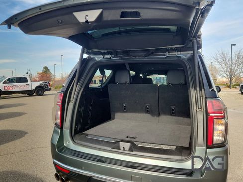 Used 2023 Chevrolet Suburban Premier image 26