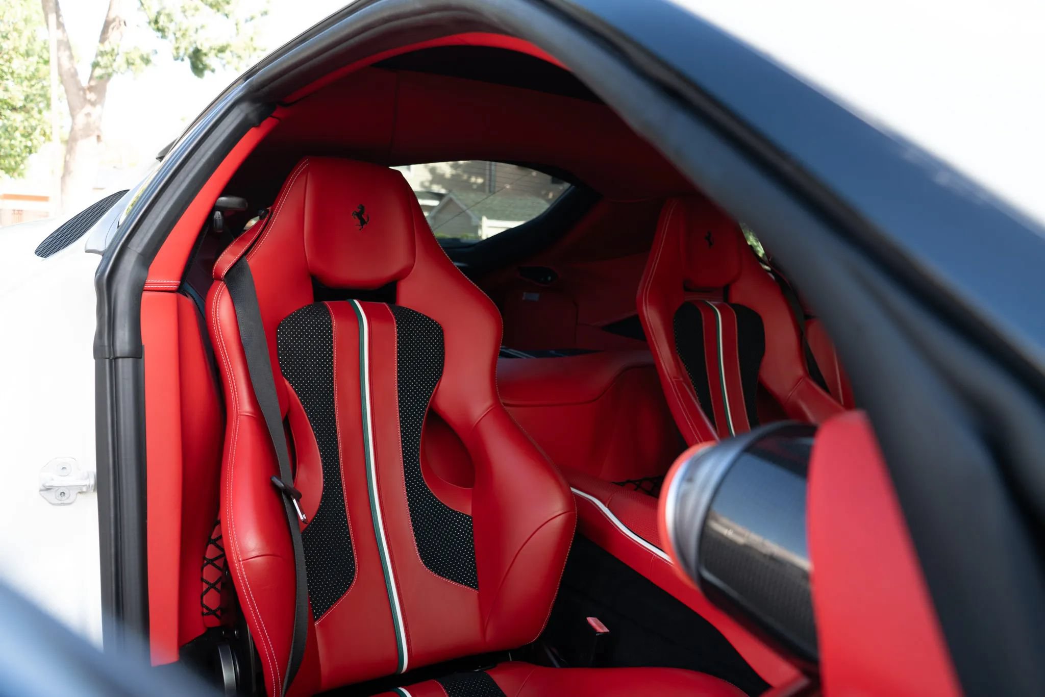 Used 2020 Ferrari 812 Superfast RWD image 25