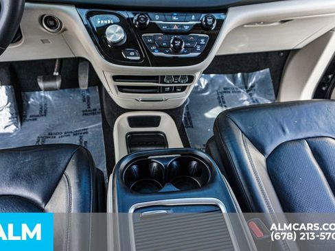 Used 2022 Chrysler Pacifica Touring-L image 48