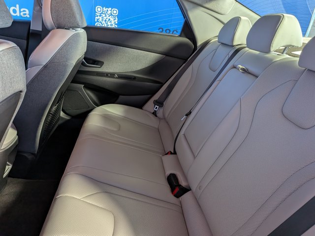 Used 2024 Hyundai Elantra Limited FWD image 17