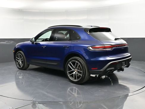 Certified 2025 Porsche Macan AWD/4WD image 3