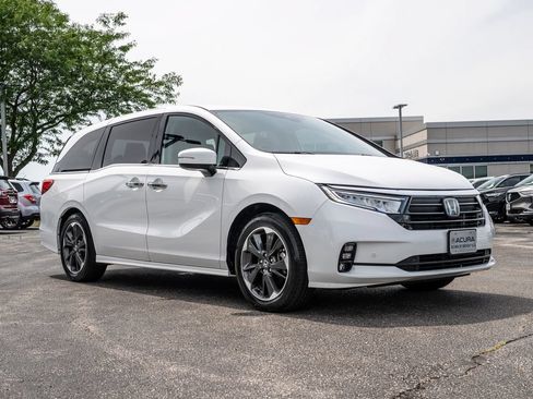 Used 2024 Honda Odyssey Elite image 3