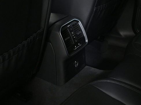 Certified 2025 Porsche Macan image 21