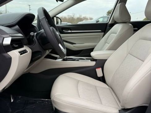 Used 2024 Nissan Altima 2.5 SL image 14