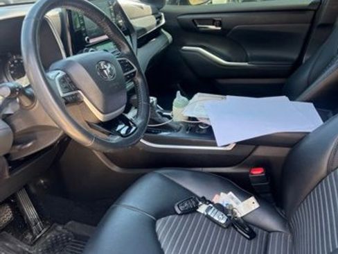 Used 2022 Toyota Highlander XSE AWD/4WD image 5