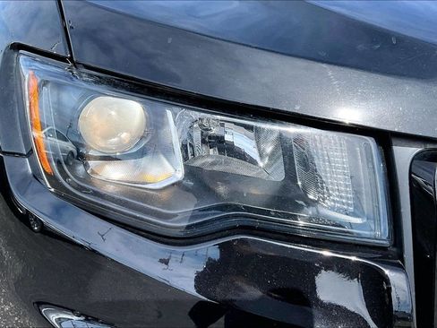 Used 2020 Jeep Grand Cherokee Altitude image 29