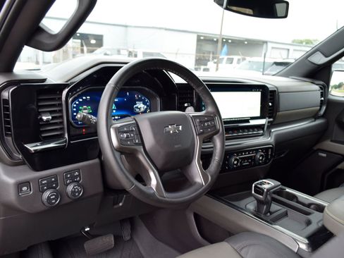 Used 2024 Chevrolet Silverado 1500 ZR2 AWD/4WD image 17