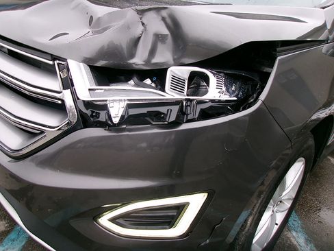 Used 2017 Ford Edge SEL w/ Equipment Group 201A image 2