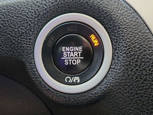 Used 2023 Chrysler 300 Touring L w/ Comfort Group RWD image 16
