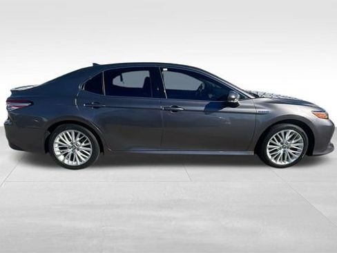 Used 2018 Toyota Camry XLE w/ Audio Package image 11