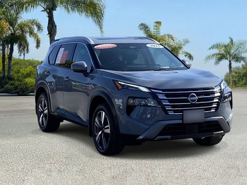Certified 2025 Nissan Rogue SL w/ SL Premium Package FWD image 6
