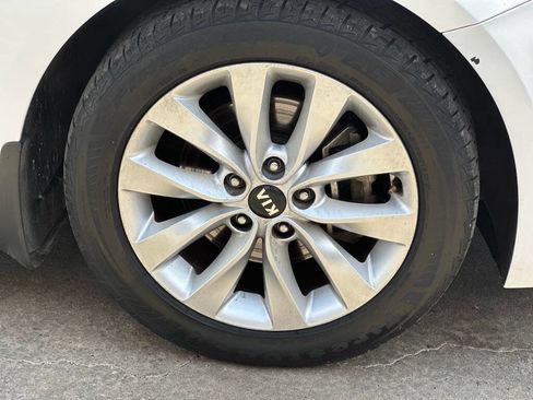 Used 2018 Kia Optima S FWD image 4