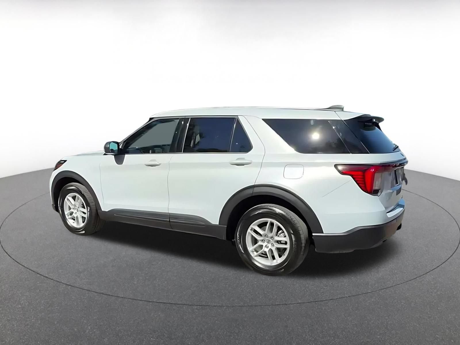 Used 2026 Ford Explorer Active AWD/4WD image 9