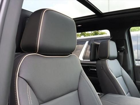 New 2025 Chevrolet Suburban Premier image 42