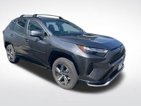 Used 2024 Toyota RAV4 SE w/ Weather & Moonroof Package image 9