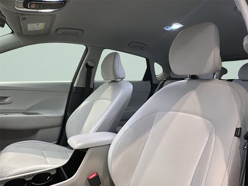 Certified 2025 Hyundai Kona SEL image 9