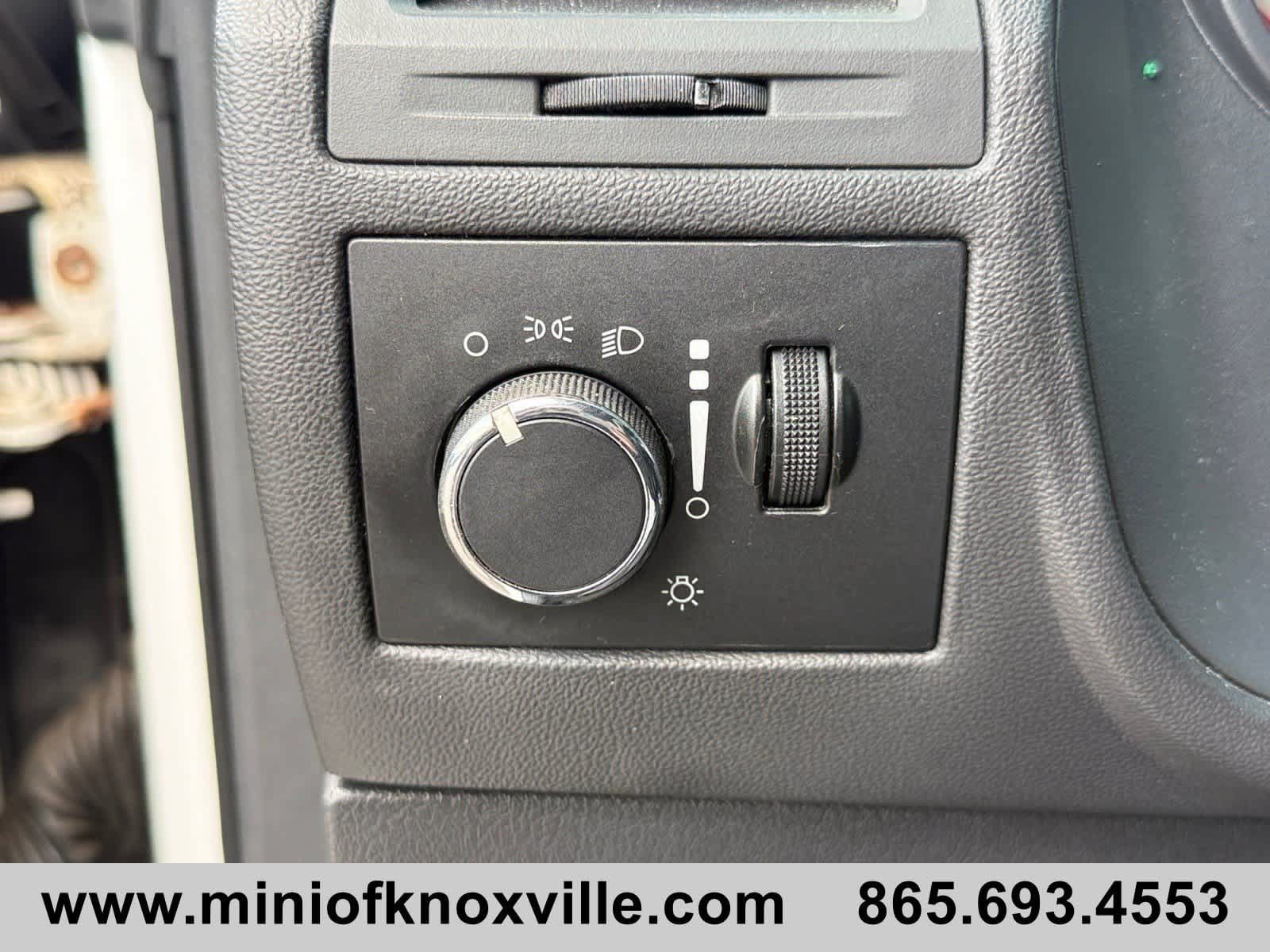 Used 2011 Dodge Challenger RWD image 27