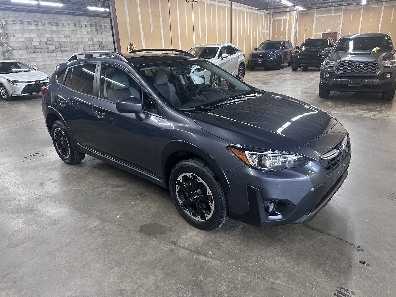 Used 2021 Subaru Crosstrek 2.0i Premium w/ Moonroof Package AWD/4WD image 2
