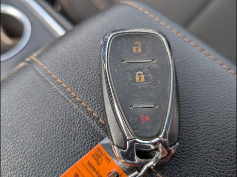 Used 2018 Chevrolet Traverse LT FWD image 19