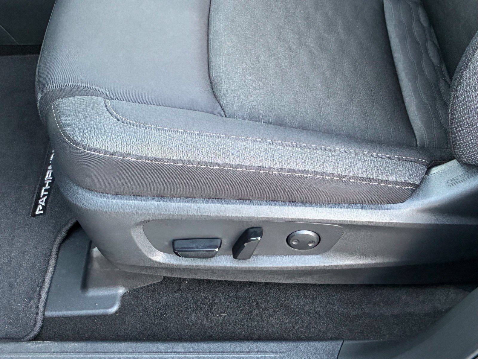 Used 2026 Nissan Pathfinder SV FWD image 14