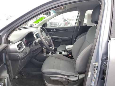 Used 2019 Kia Sorento L image 6