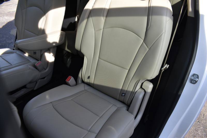 Used 2020 Buick Enclave Essence w/ Sound and Sites Package AWD/4WD image 15