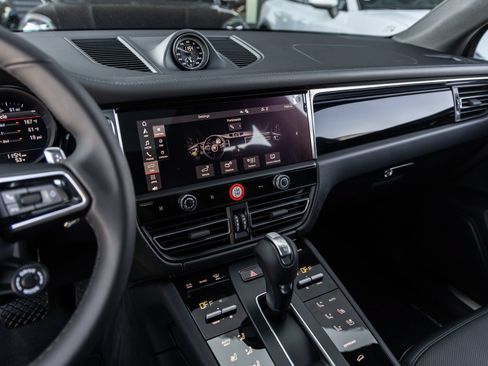 Certified 2026 Porsche Macan S AWD/4WD image 30