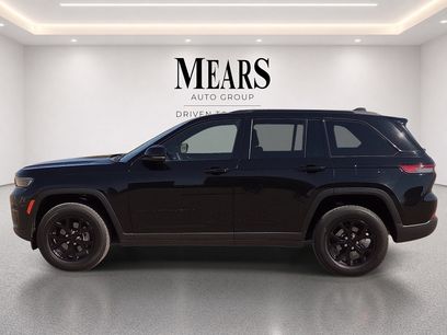 Used 2025 Jeep Grand Cherokee Altitude
