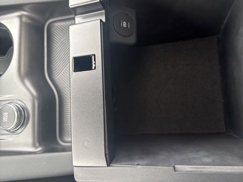 Used 2025 Ford Explorer ST image 27