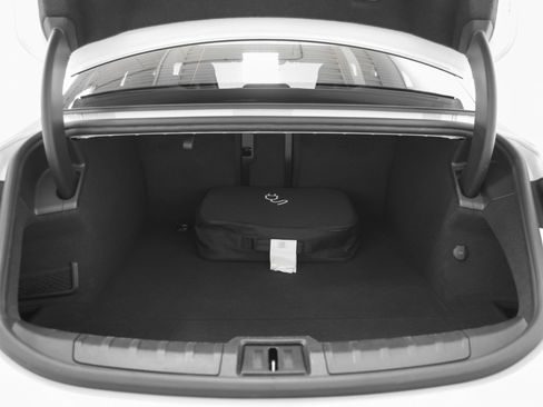 Certified 2022 Porsche Taycan image 18