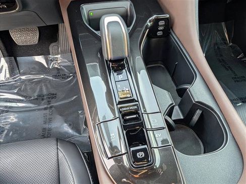 Used 2024 Toyota Crown Limited image 12